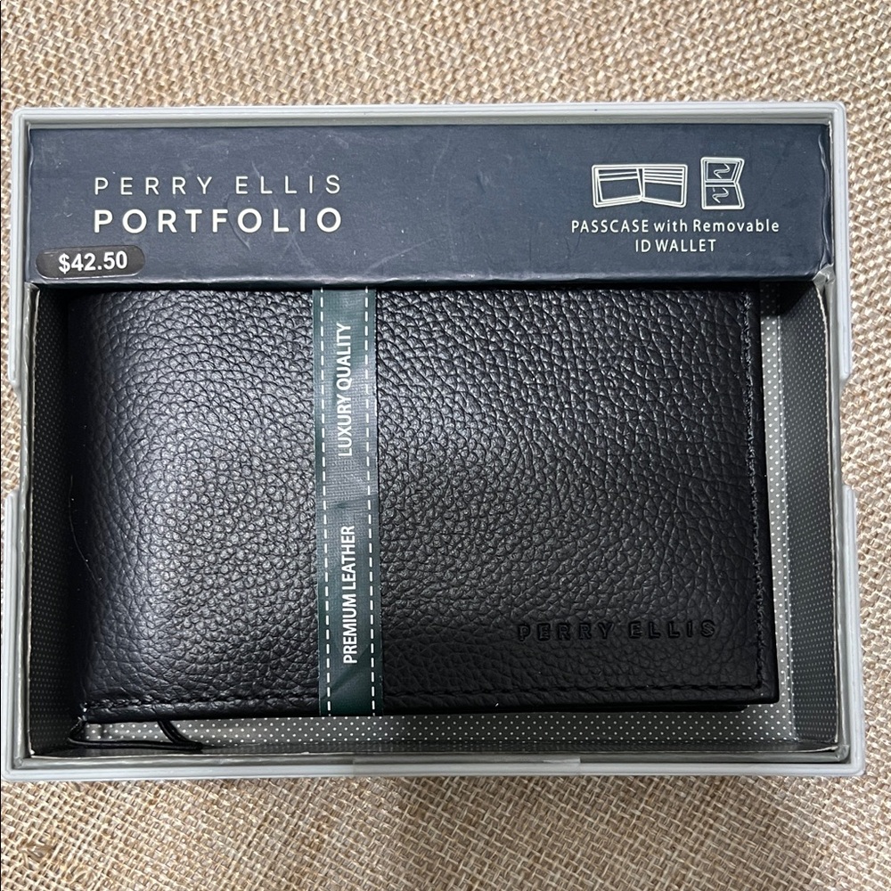 New Perry Ellis Portfolio Mens
Leather Passcase with Removable ID Wallet Black